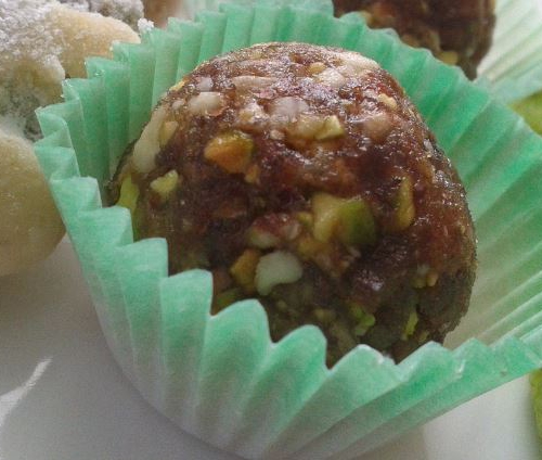 dadel-pistacheballetjes in muffinvormpje